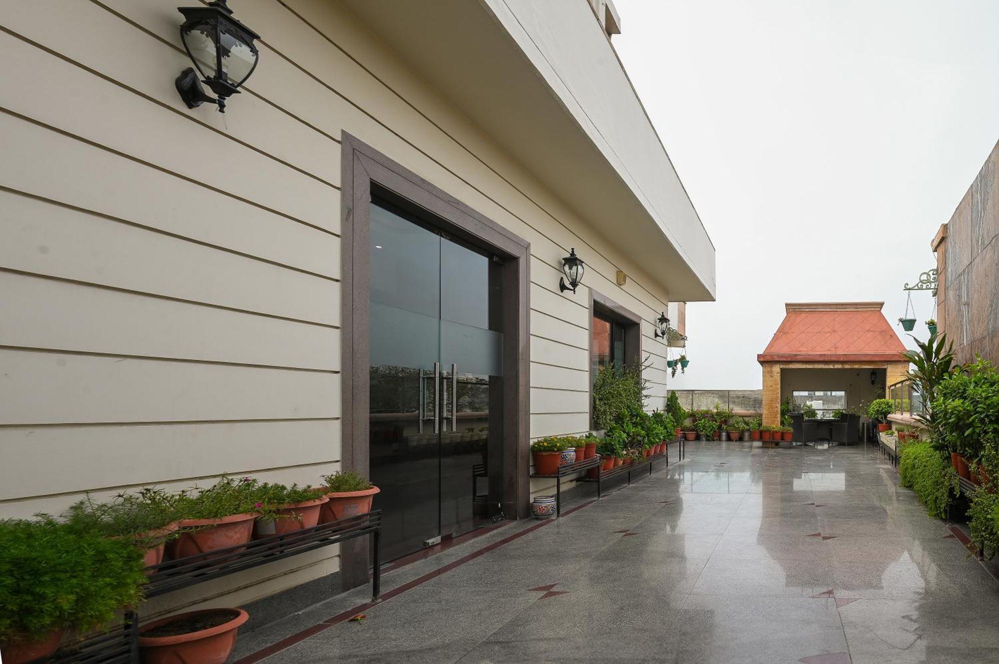 Hotel Leela Grande Karnāl Exterior foto