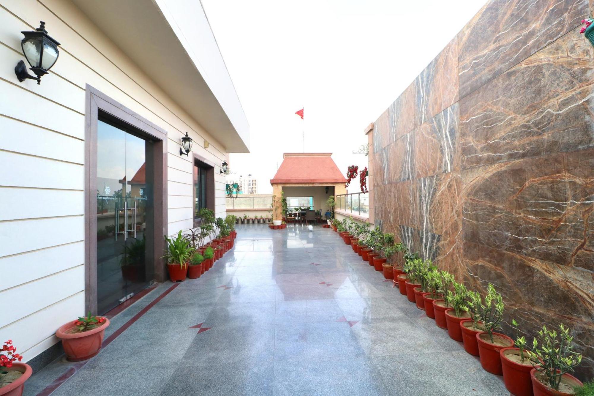 Hotel Leela Grande Karnāl Exterior foto