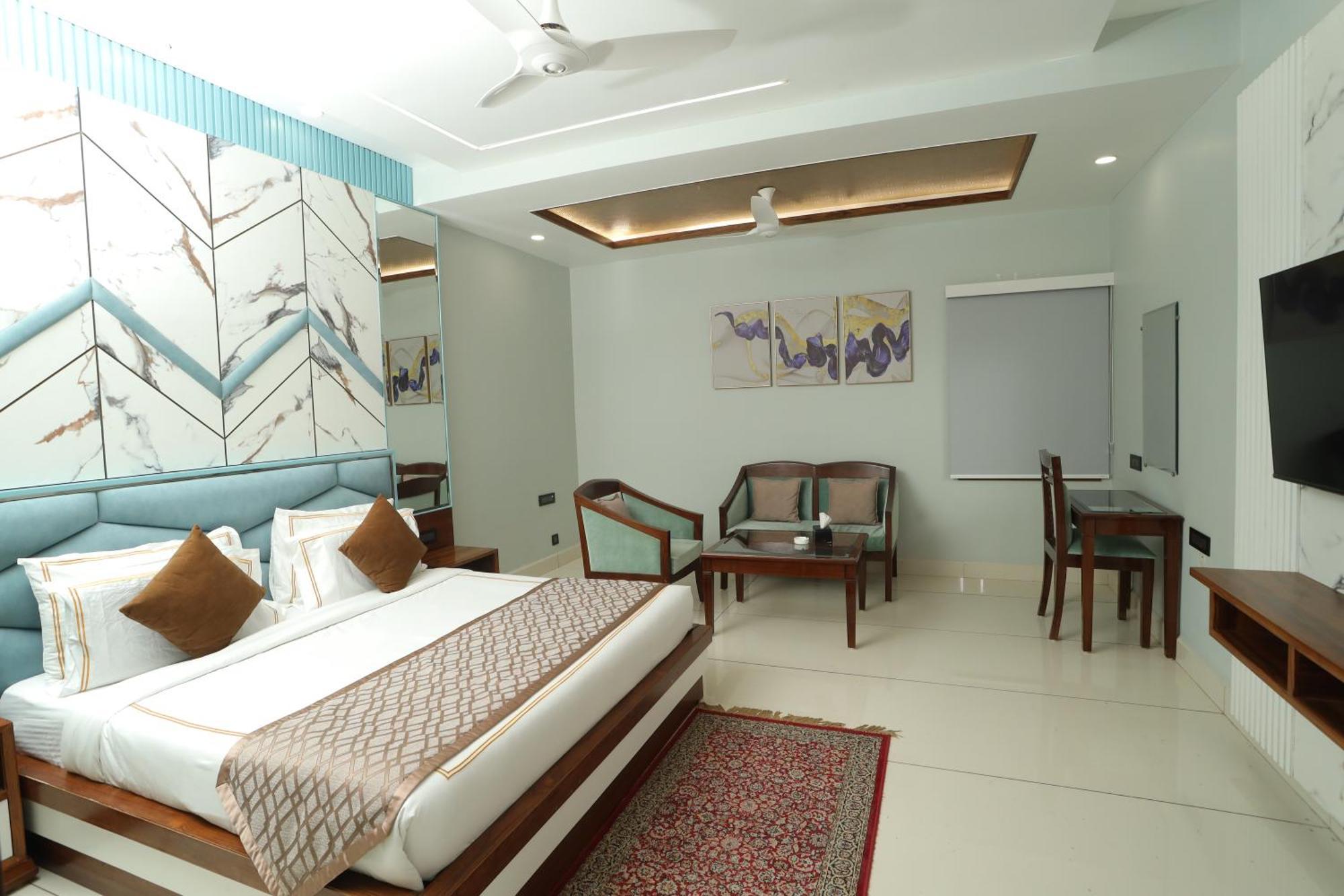 Hotel Leela Grande Karnāl Exterior foto